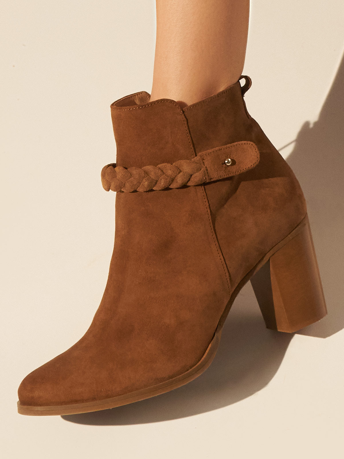Chunky heel leather ankle boots in tan