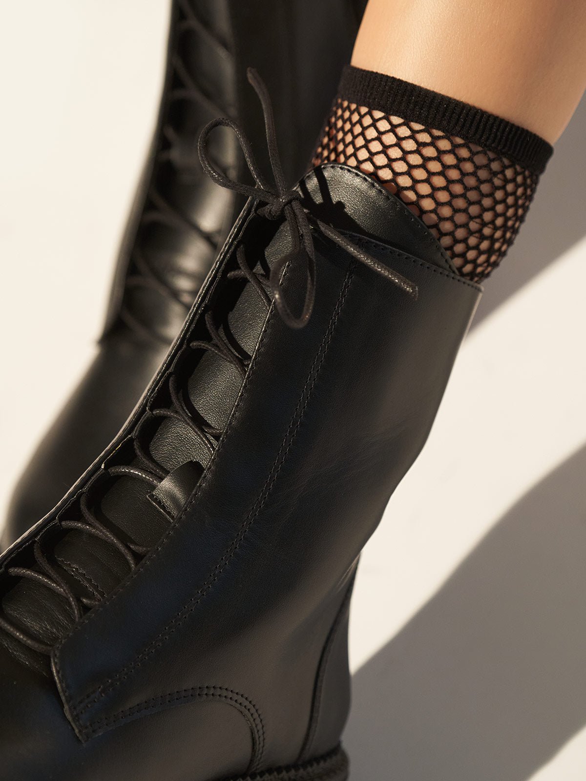 Combat leather boots in black leather