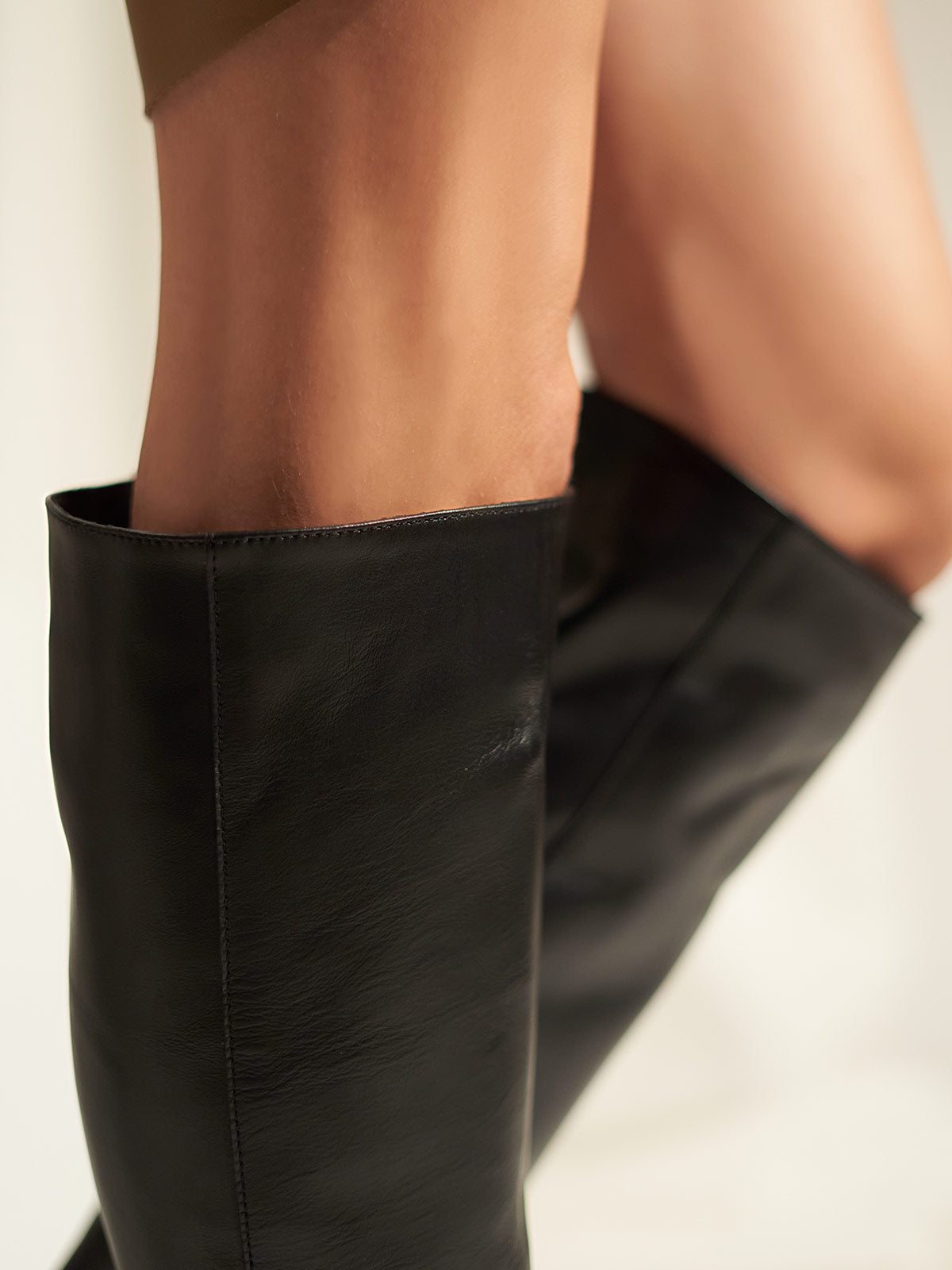 Block heel leather boots in black